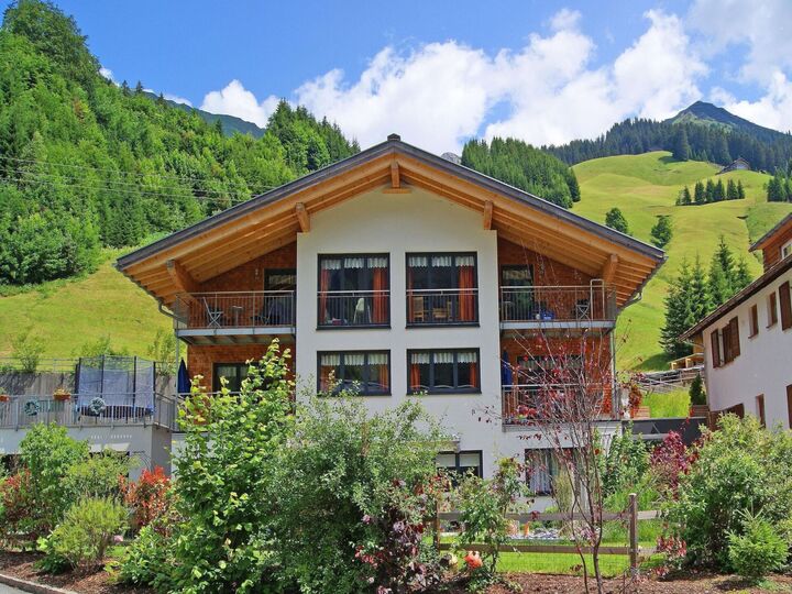 Charming 3-Bed Apartment in Bregenz, Sleeps 8, 1026, Schröcken, Austria