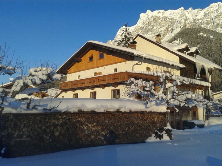 Serene 2-Bed Apartment in Reutte, Sleeps 4, 1127, Ehrwald, Austria