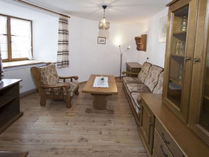 Gorgeous 2-Bed Apartment in Landeck, Sleeps 4, 1305