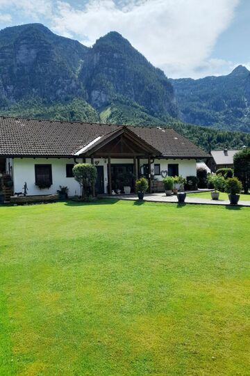 Tranquil 1-Bed Apartment in Gmunden, Sleeps 2, 1005, Obertraun, Austria