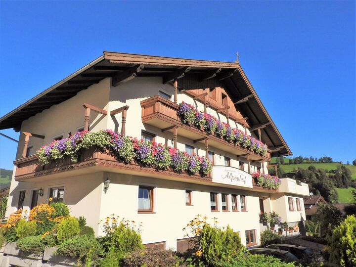 Elegant 2-Bed Apartment in Kufstein, Sleeps 4, 1162