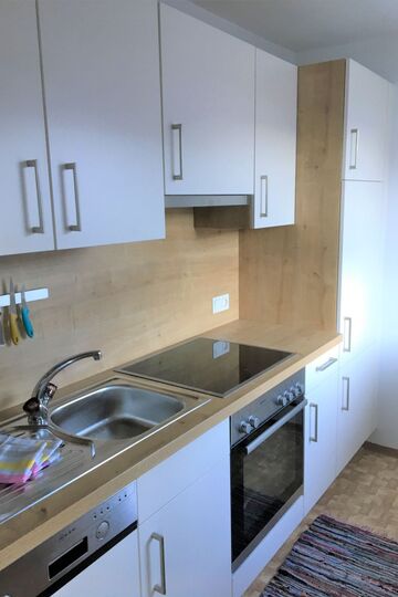 Elegant 2-Bed Apartment in Kufstein, Sleeps 4, 1162
