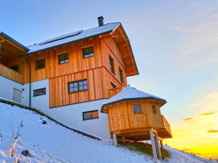 Delightful 4-Bed House in Wolfsberg, Sleeps 10, 1105, Kärnten, Austria