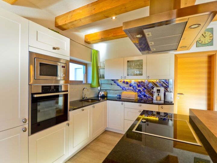 Delightful 4-Bed House in Wolfsberg, Sleeps 10, 1105