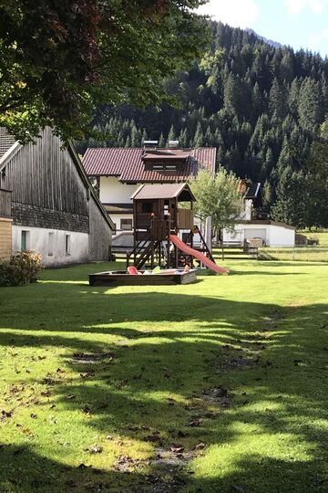 1-Bed Apartment with Mountain View in Reutte, Sleeps 4, 1312