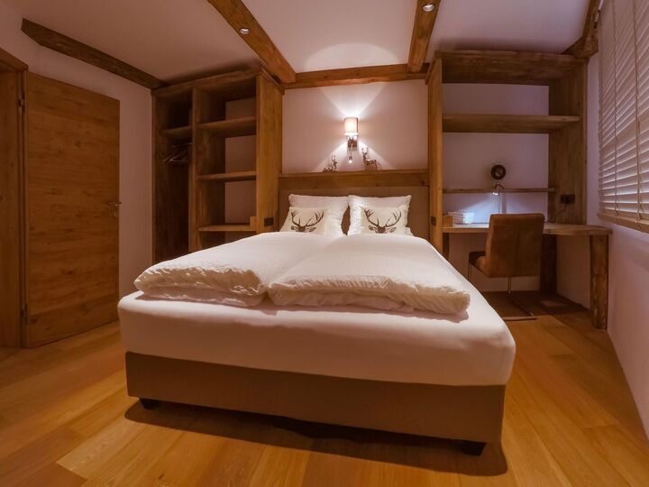 Idyllic 3-Bed Apartment in Kitzbuhel, Sleeps 6, 1169