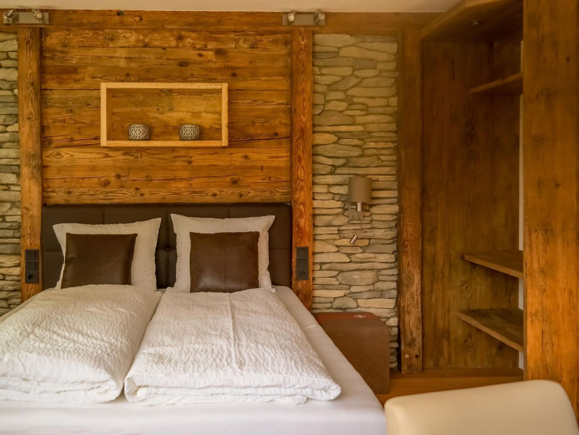 Idyllic 3-Bed Apartment in Kitzbuhel, Sleeps 6, 1169