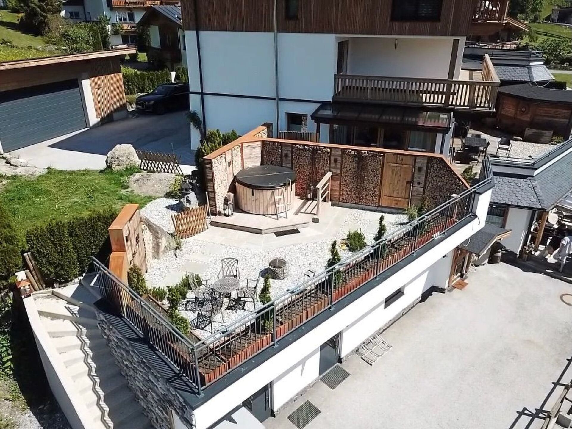 Stylish 4-Bed Apartment in Kitzbuhel, Sleeps 8, 1319