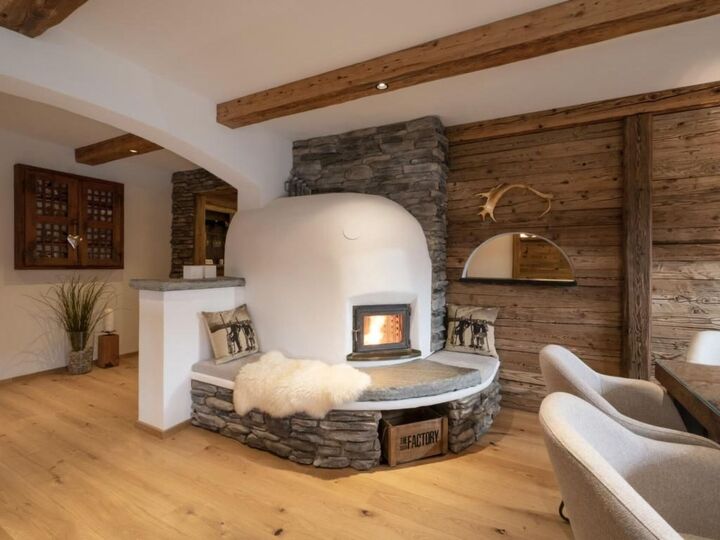 Stylish 4-Bed Apartment in Kitzbuhel, Sleeps 8, 1319