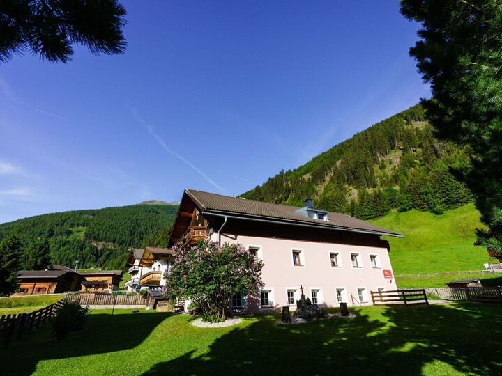 Idyllic 5-Bed House in Lienz, Sleeps 12, 1164, Großdorf, Austria