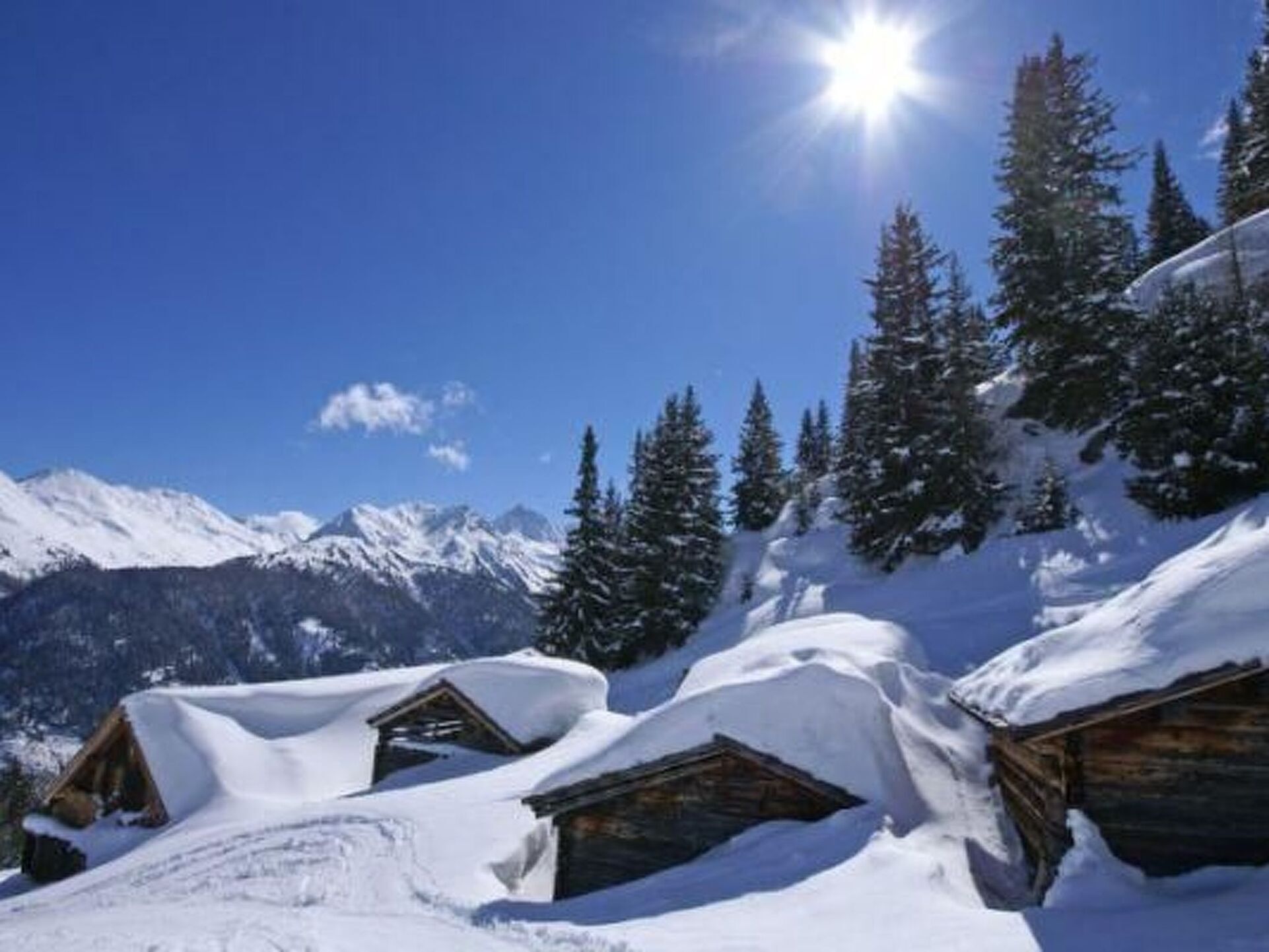 Charming 2-Bed Apartment in Landeck, Sleeps 2, 1330