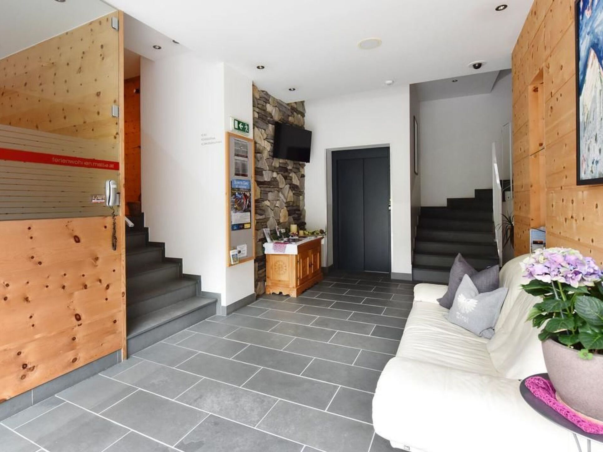 Elegant 1-Bed Apartment in Landeck, Sleeps 3, 1331