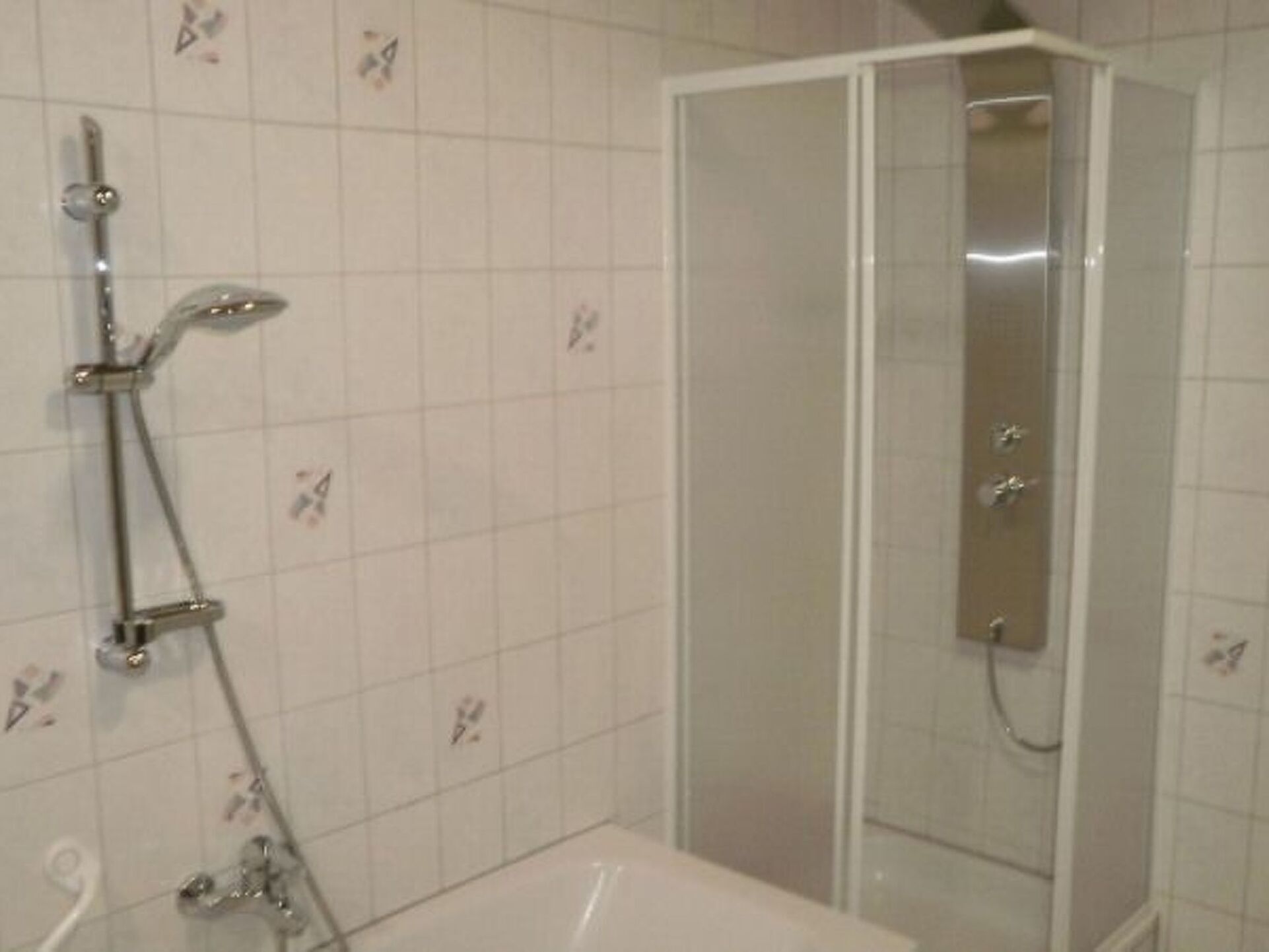 Exclusive 3-Bed Apartment in Schwaz, Sleeps 5, 1334