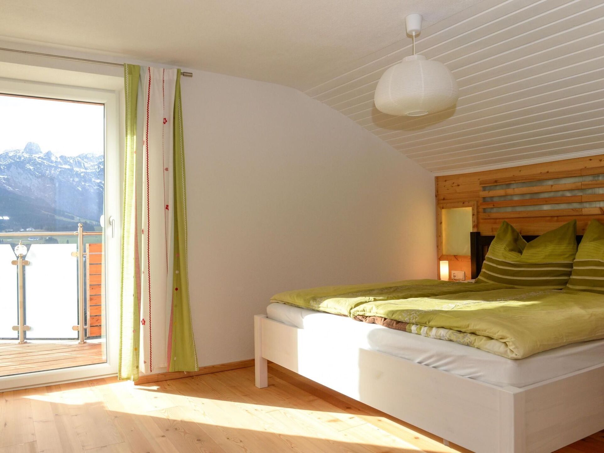 Charming 2-Bed Apartment in Hallein, Sleeps 4, 1119