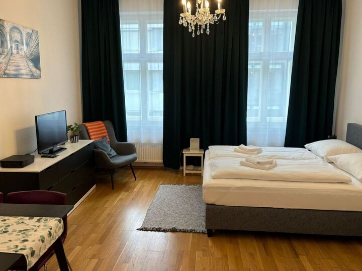 Elegant 2-Bed Apartment in Wien, Sleeps 4, 1002, Wien, Austria