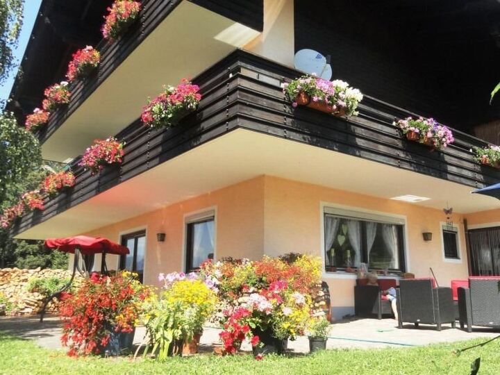 2-Bed Apartment in Spittal an der Drau, Sleeps 6, 1080, Görtschach, Austria