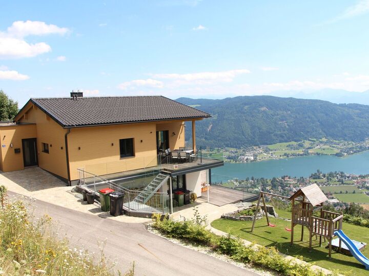 Stylish 4-Bed Apartment in Feldkirchen, Sleeps 8, 1082, Winkl Ossiachberg, Austria