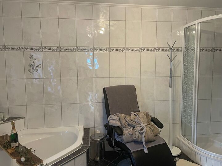 Serene 3-Bed House in Wolfsberg, Sleeps 5, 1083