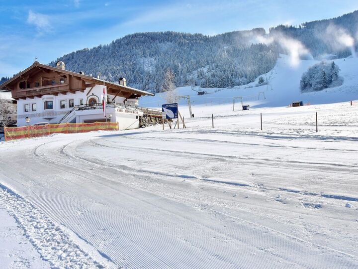 Charming 2-Bed Apartment in Kitzbuhel, Sleeps 6, 1338