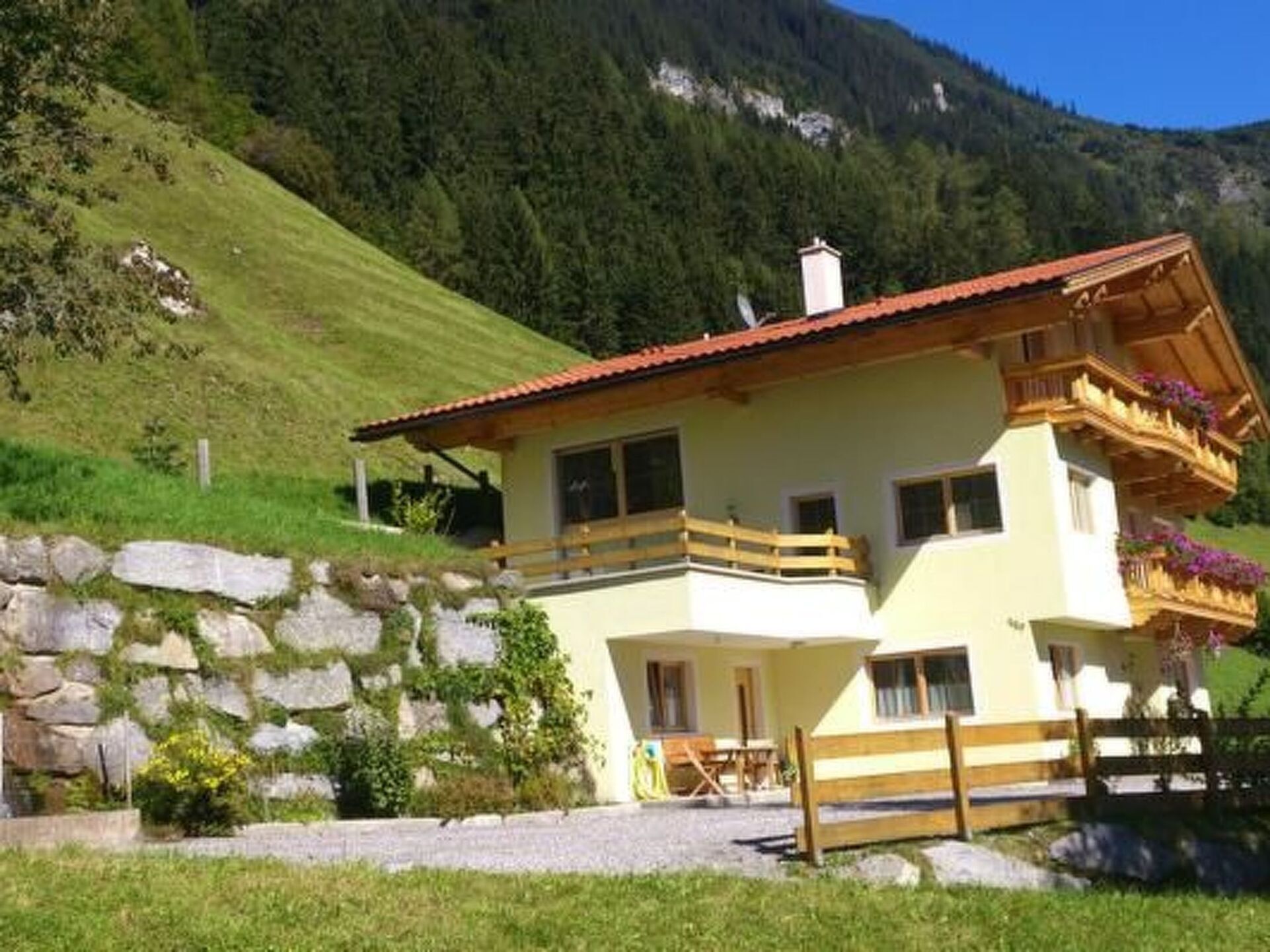2-Bed Apartment with Mountain View in Schwaz, Sleeps 6, 1345