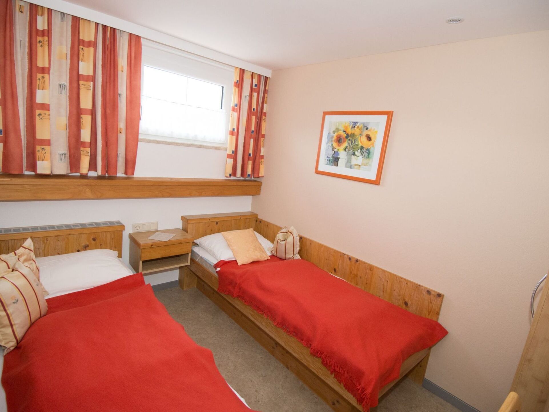 Luxurious 2-Bed Apartment in Innsbruck-Land, Sleeps 4, 1346