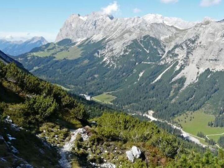Luxurious 2-Bed Apartment in Innsbruck-Land, Sleeps 4, 1346