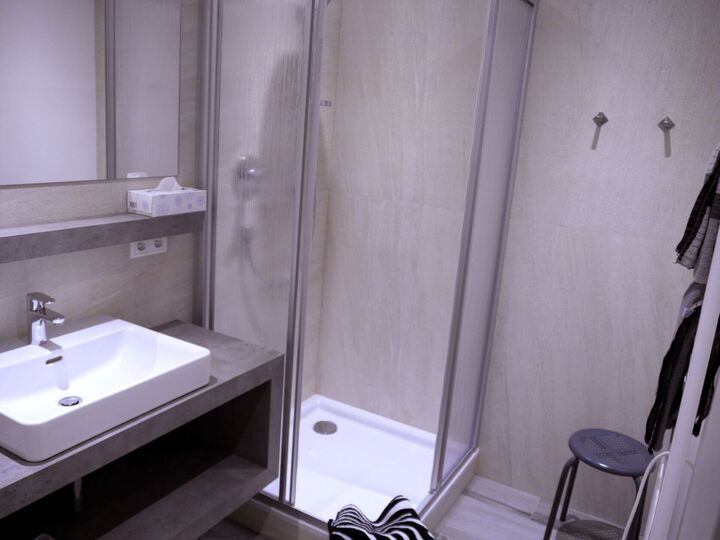 Charming 1-Bed Apartment in Innsbruck-Land, Sleeps 3, 1347