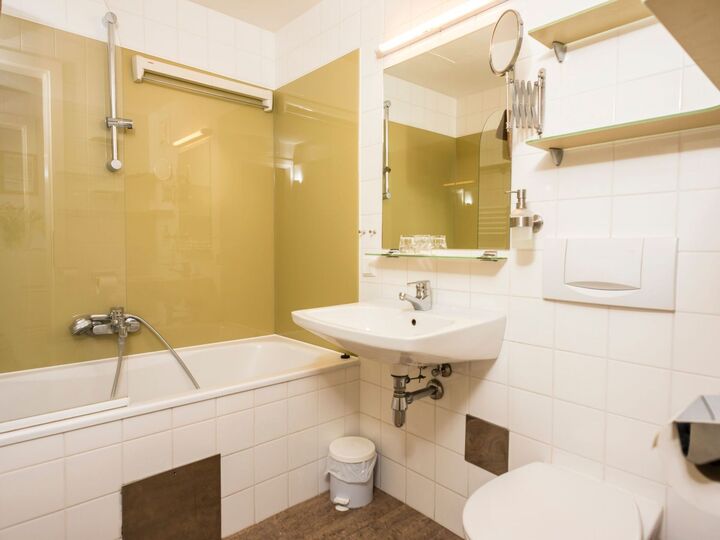 Spacious 1-Bed Apartment in Wien, Sleeps 2, 1000
