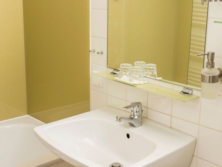 Spacious 1-Bed Apartment in Wien, Sleeps 2, 1000