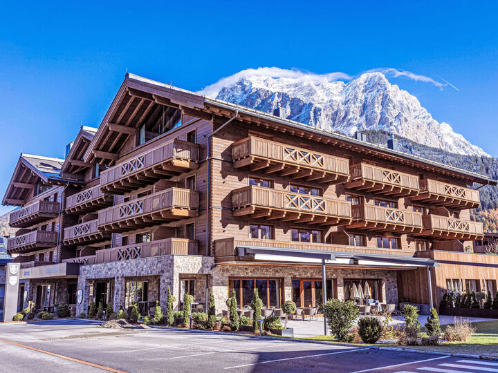 2-Bed Apartment with Mountain View in Reutte, Sleeps 6, 1017, Ehrwald, Austria