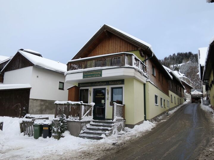 Stunning 2-Bed Apartment in Liezen, Sleeps 4, 1025, Haus im Ennstal, Austria
