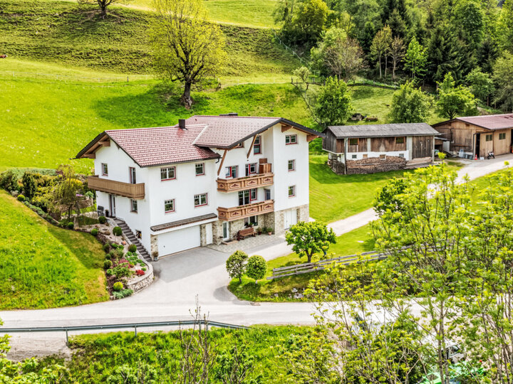 2-Bed Apartment with Mountain View in Liezen, Sleeps 8, 1095, Oberhausberg, Austria