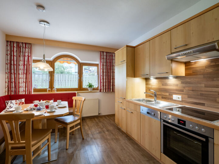 2-Bed Apartment in Kufstein, Sleeps 8, 1066, Niederau, Austria