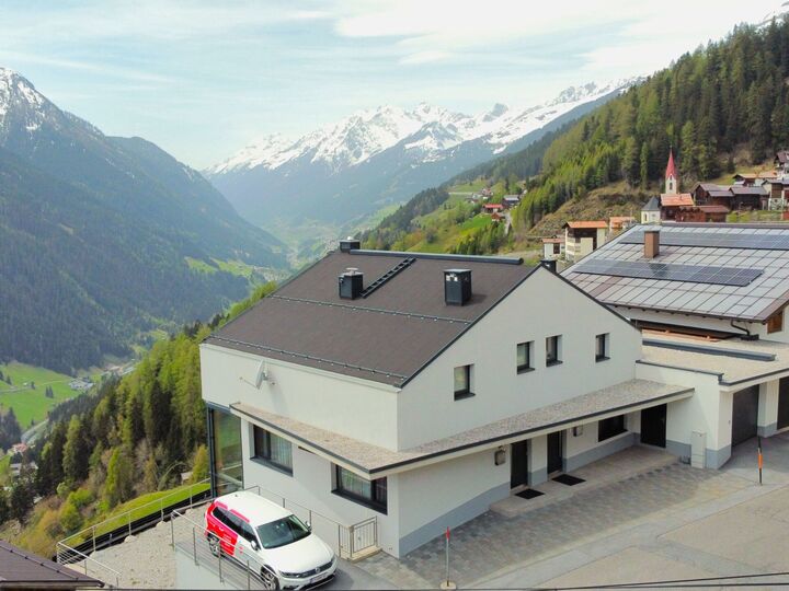 3-Bed House with Mountain View in Landeck, Sleeps 4, 1074, Langesthei, Austria