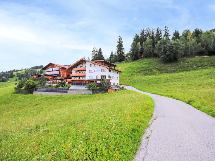 2-Bed Apartment in Landeck, Sleeps 4, 1075, Kaunerberg, Austria