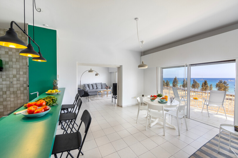 5 Star H2O Beachfront Suite – Elegant Coastal Living by the Sea