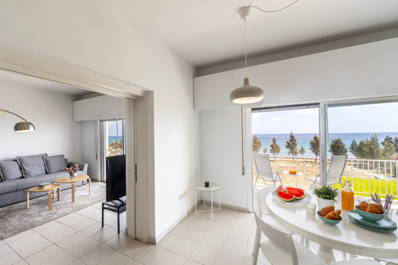 5 Star H2O Beachfront Suite – Elegant Coastal Living by the Sea