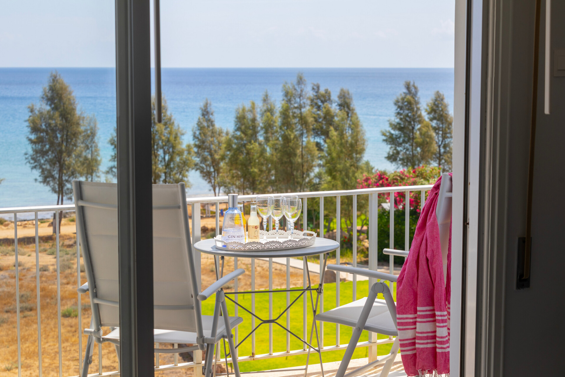 5 Star H2O Beachfront Suite – Elegant Coastal Living by the Sea