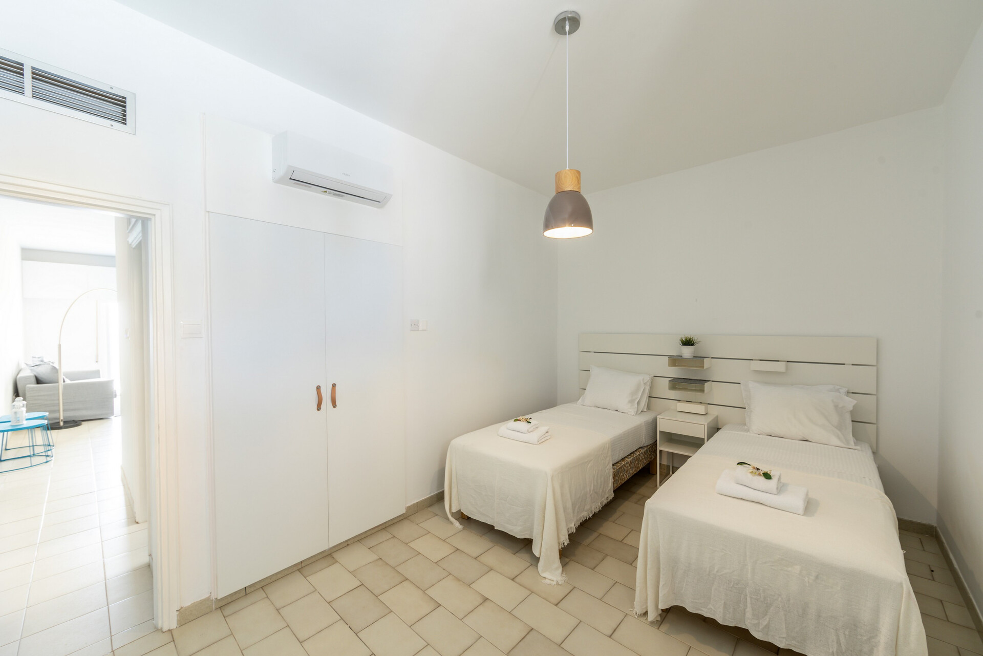 5 Star H2O Beachfront Suite – Elegant Coastal Living by the Sea