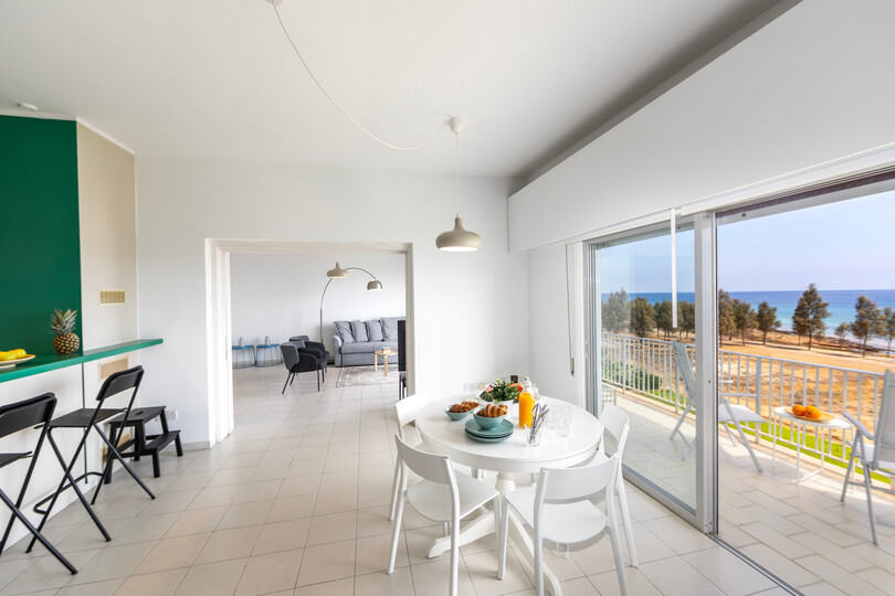 5 Star H2O Beachfront Suite – Elegant Coastal Living by the Sea