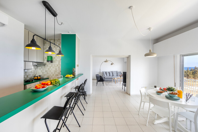 5 Star H2O Beachfront Suite – Elegant Coastal Living by the Sea