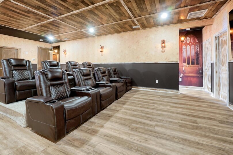 The Ultimate 15 Bedroom Mansion on Orange County, Orlando Mansion 6675