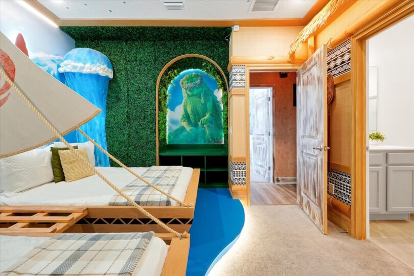 The Ultimate 15 Bedroom Mansion on Orange County, Orlando Mansion 6675