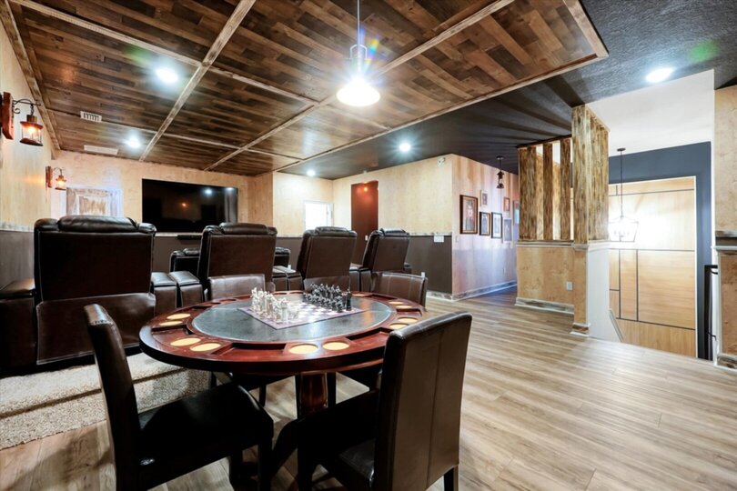 The Ultimate 15 Bedroom Mansion on Orange County, Orlando Mansion 6675