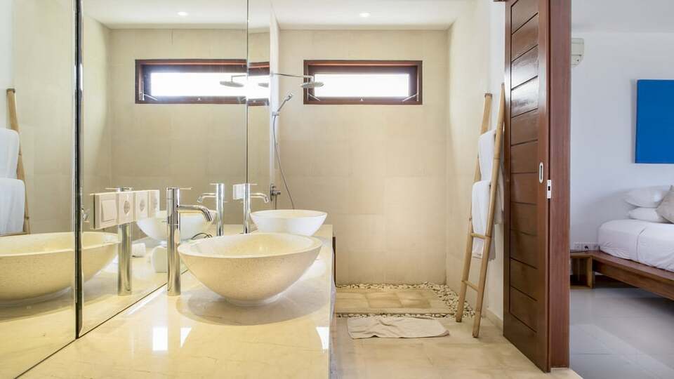 5 Star Villa Lulla – A Luxurious Beachfront Escape in Bali