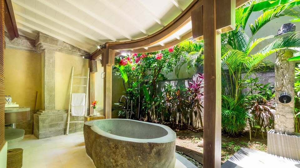 5 Star Akilea Estate – Tropical Grandeur Retreat