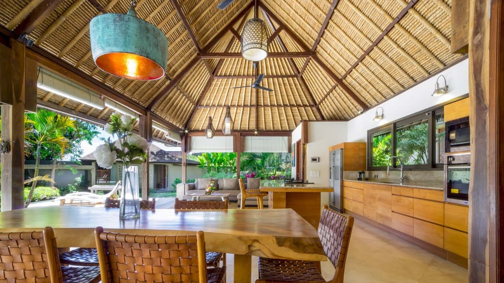 5 Star Akilea Estate – Tropical Grandeur Retreat