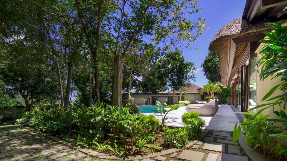 5 Star Akilea Estate – Tropical Grandeur Retreat