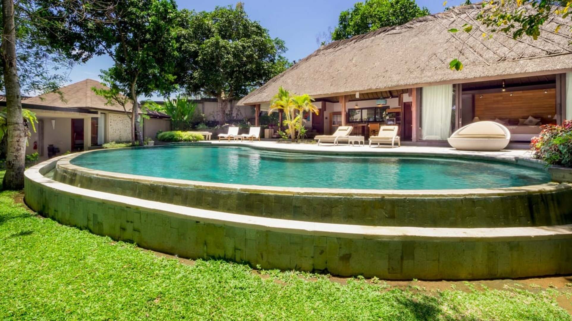 5 Star Akilea Estate – Tropical Grandeur Retreat