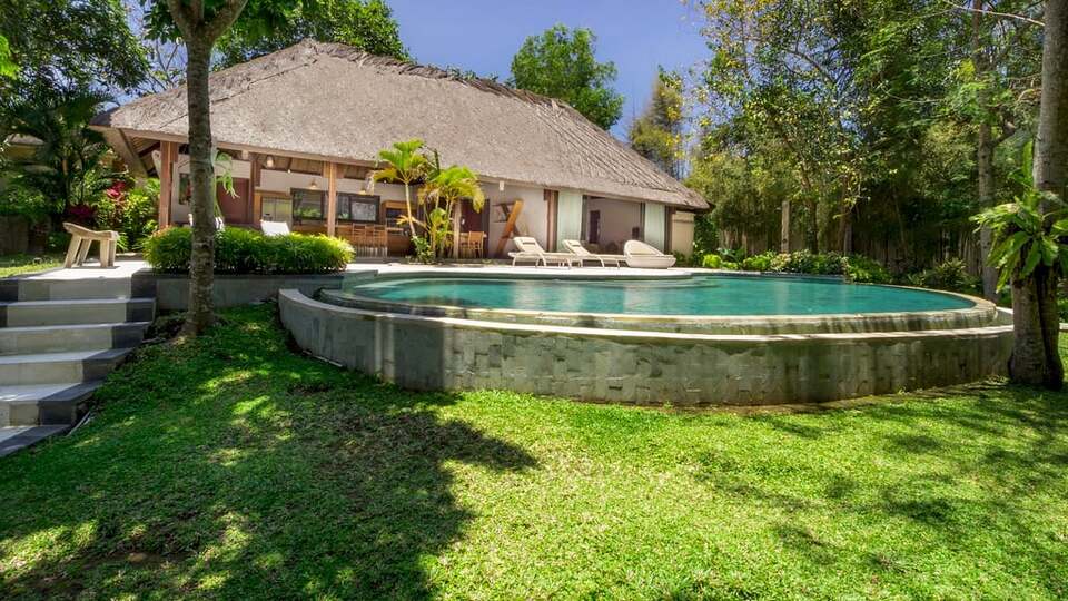 5 Star Akilea Estate – Tropical Grandeur Retreat
